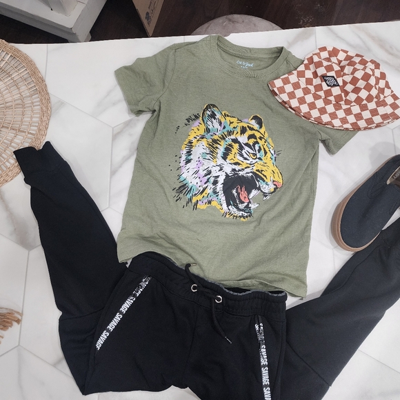 [CAT & JACK] boys Medium 8-10 cutest green shirt sleeve t-shirt w/  TIGER🐅 🐯 - Picture 3 of 16